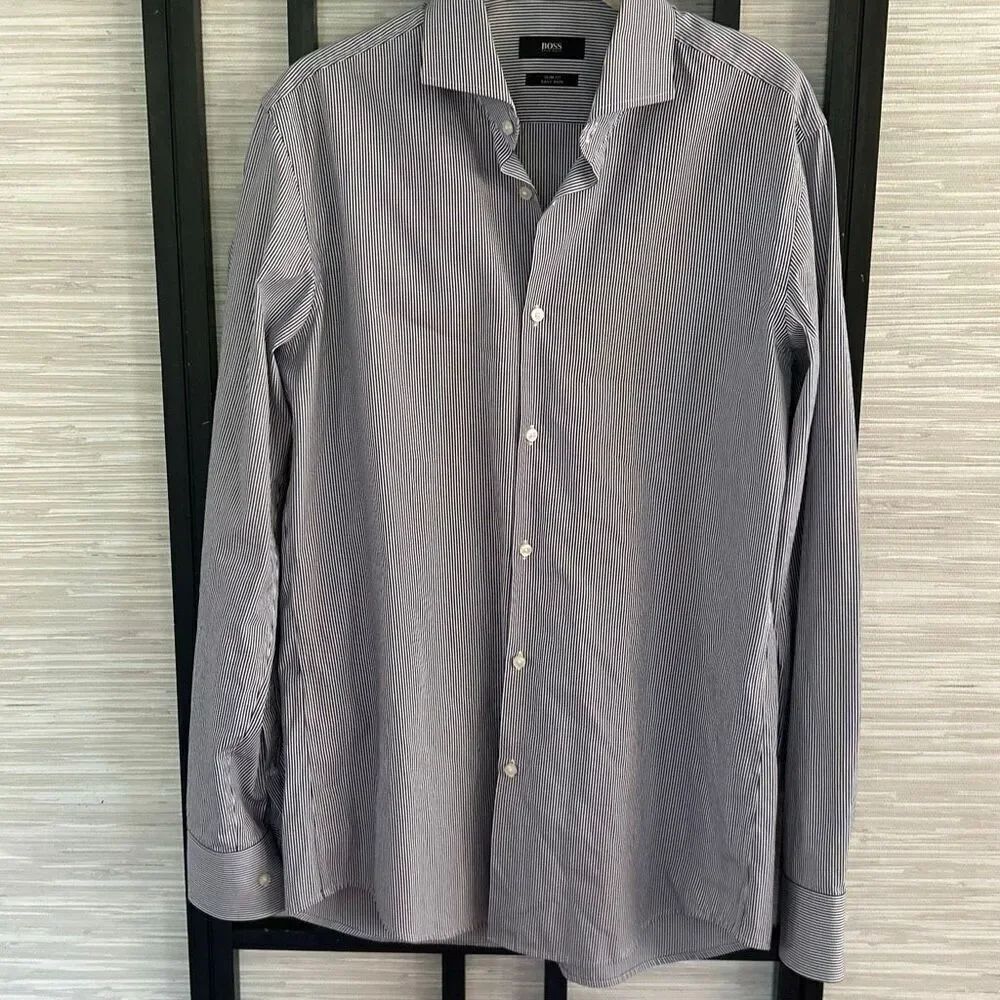 Boss Hugo Boss navy and white button-down pinstripe shirt size 15 1/2 (39) m